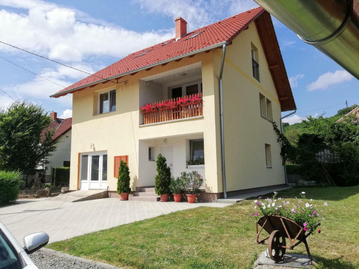 Lótuszvirág Vendégház Szekszárd Exterior foto