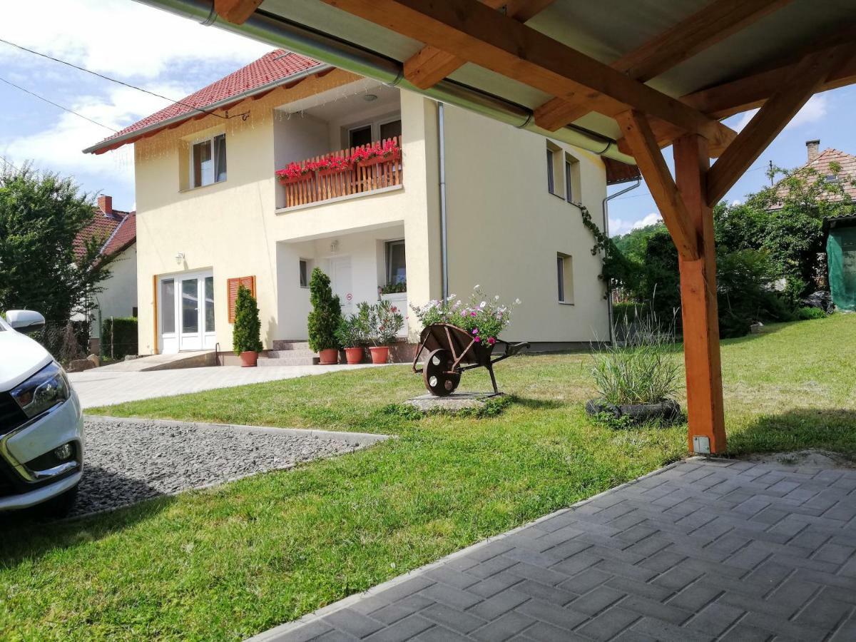 Lótuszvirág Vendégház Szekszárd Exterior foto