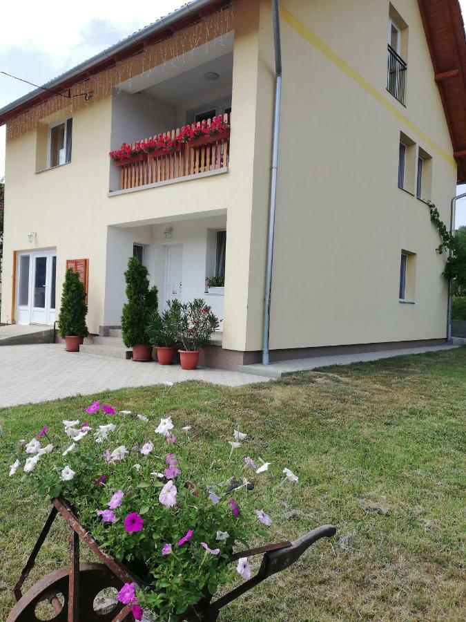Lótuszvirág Vendégház Szekszárd Exterior foto
